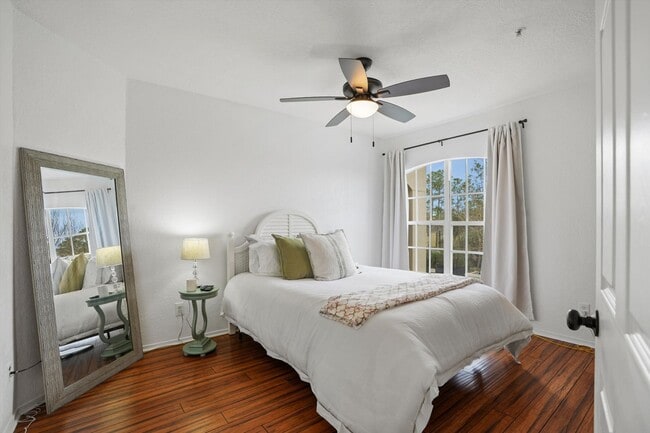 Building Photo - Updated Condo With Marsh Views Near Jax Beach