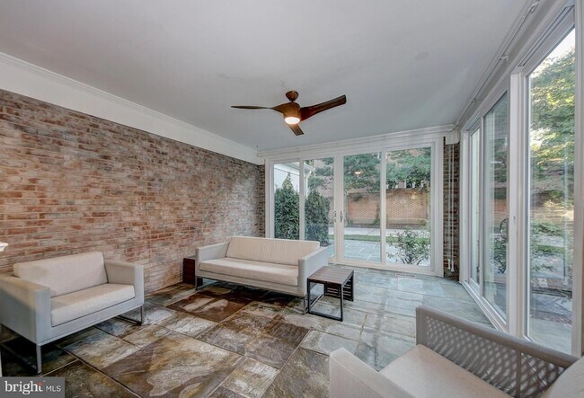 Building Photo - 4509 Tournay Rd