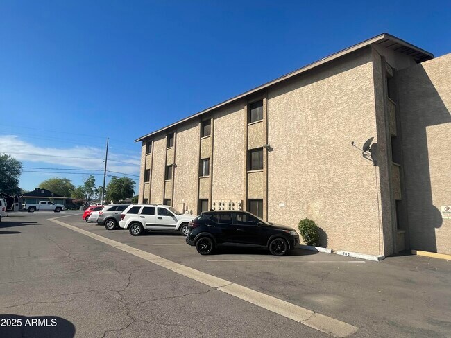 Building Photo - 602 E Townley Ave