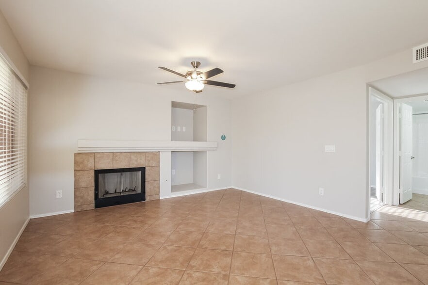 Building Photo - 5203 W Kristal Way