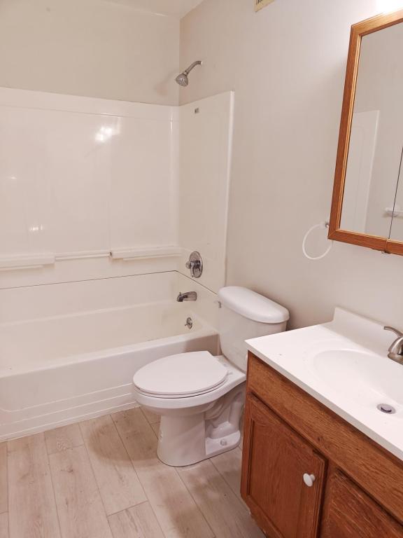 Building Photo - 476 Robbe Ave