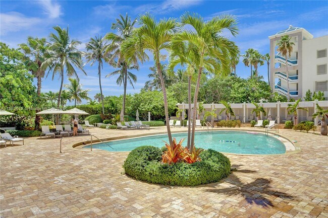 Building Photo - 5055 Collins Ave