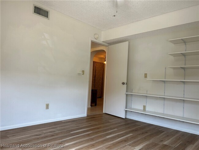 Building Photo - 603 Manor Cir