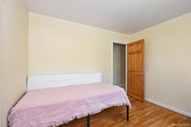 Building Photo - 568 Manville Rd