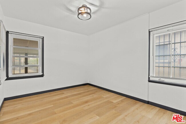 Building Photo - 9829 S 7th Ave