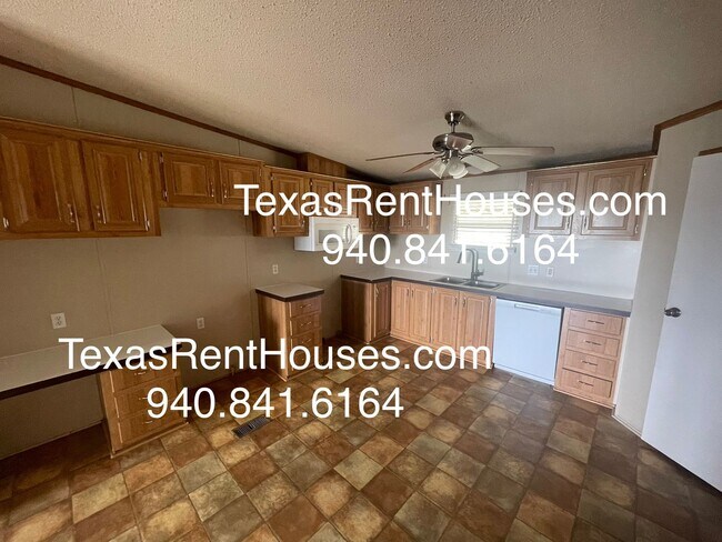 Building Photo - Country Living on 5 Acres Near Iowa Park