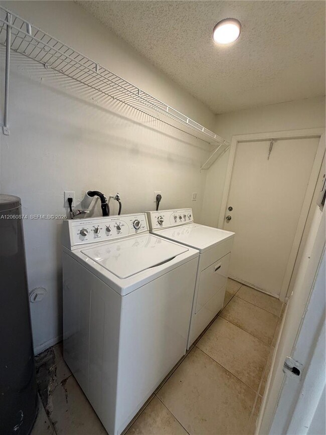 Building Photo - 4073 SW 52nd St