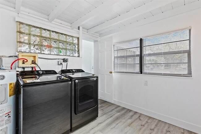 Building Photo - 1557 NW 15th Ave