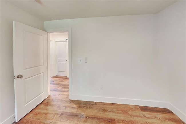Building Photo - 360 Simpson Terrace NW