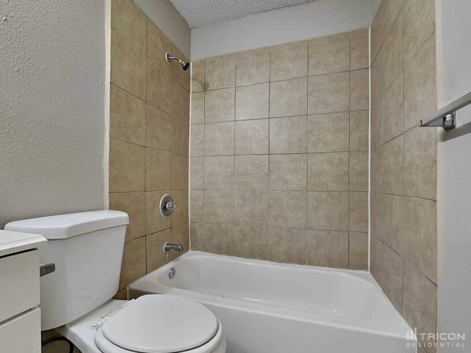 Building Photo - 17803 Glenmark Dr