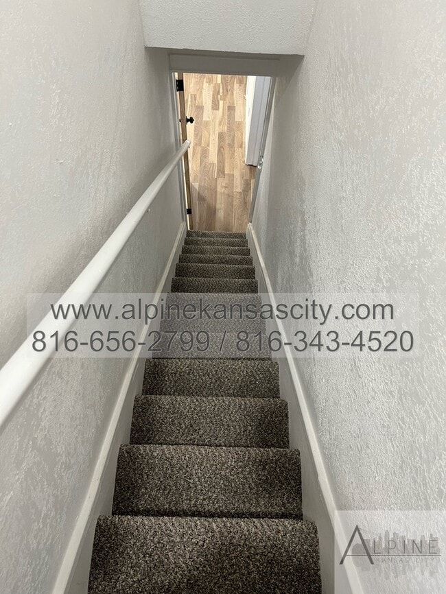 Building Photo - Updated NE Home, Garage, Section 8 OK! Fen...