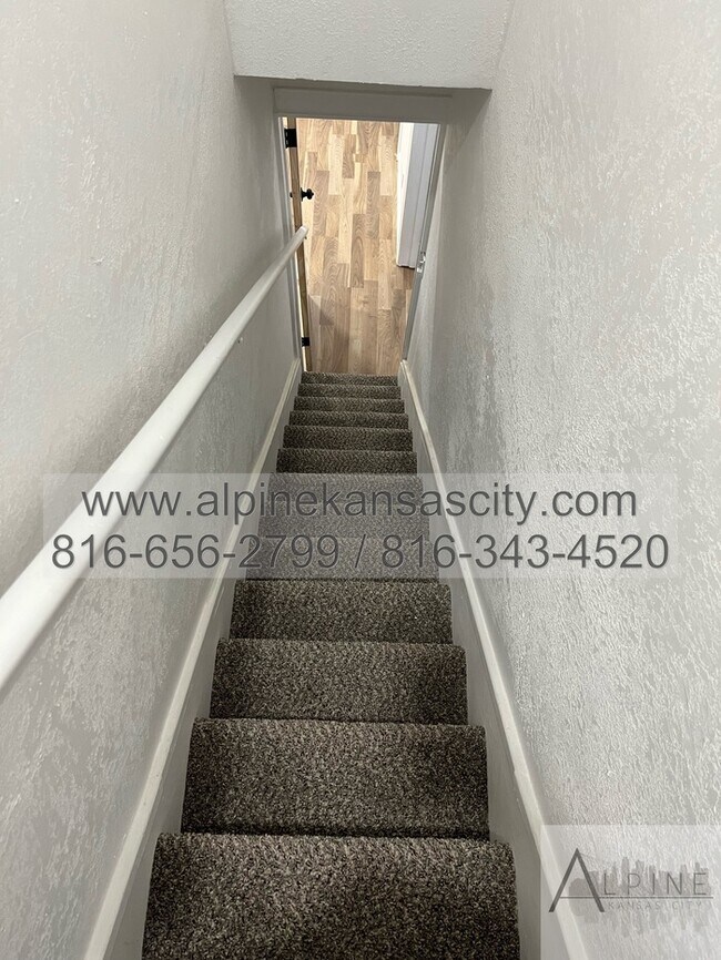 Building Photo - Updated NE Home, Garage, Section 8 OK! Fenced!