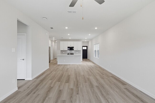 Building Photo - 501 Green Gables Dr