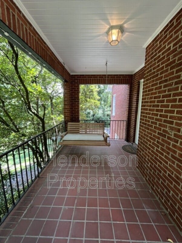 Building Photo - 1631 Maple Ave