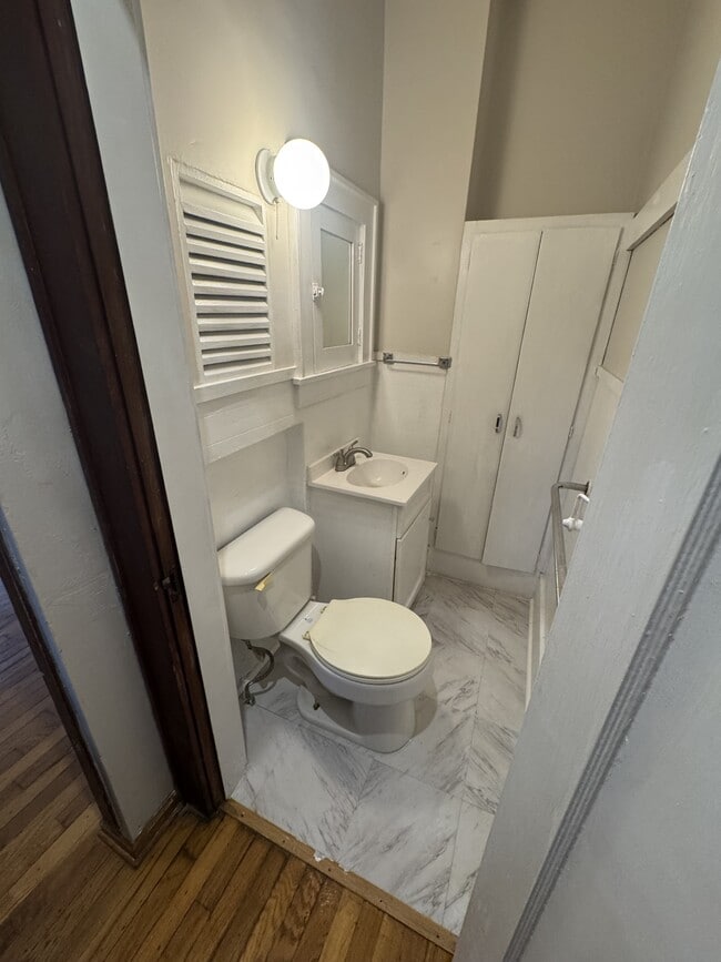 Building Photo - 1620 SW Topeka Blvd