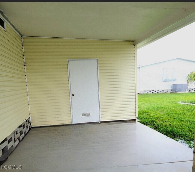 Building Photo - 233 Rainbow Dr