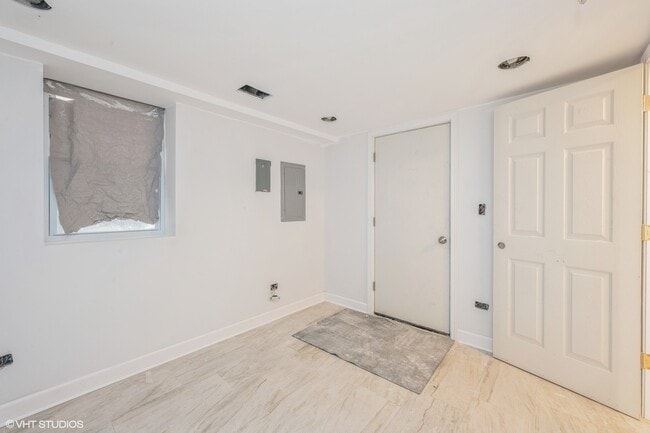 Building Photo - 1244 W Race Ave