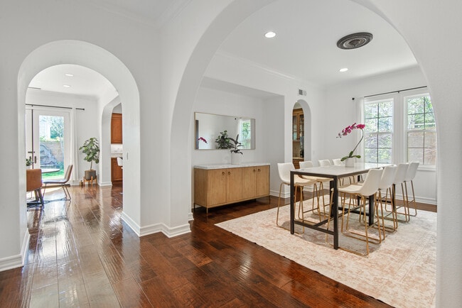 Building Photo - 8005 S Bell Crest Dr