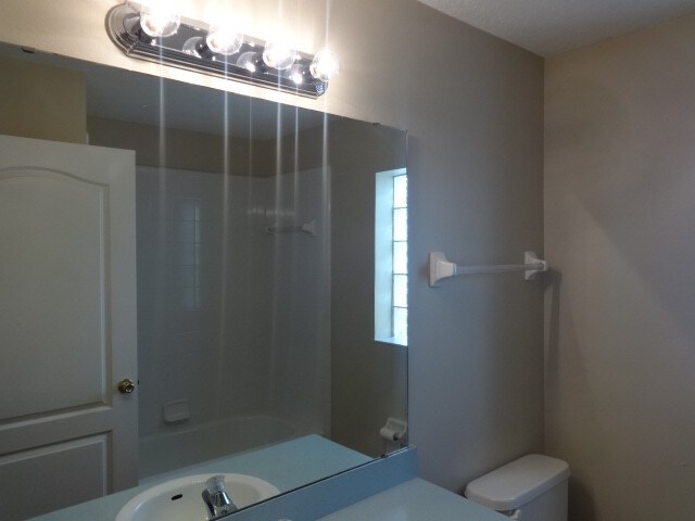 Building Photo - 808 Scenic View Cir