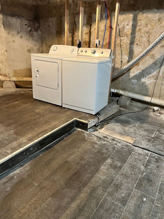 Building Photo - Freshly Updated 3bd/1bath Featuring Spacious Layout & Dedicated Office!