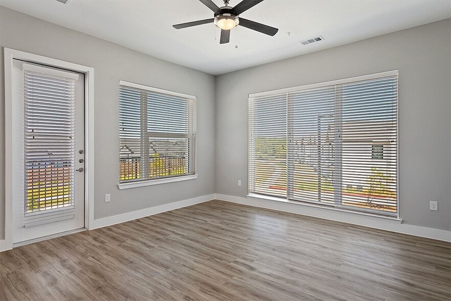 Building Photo - 8200 Glenn Day Dr