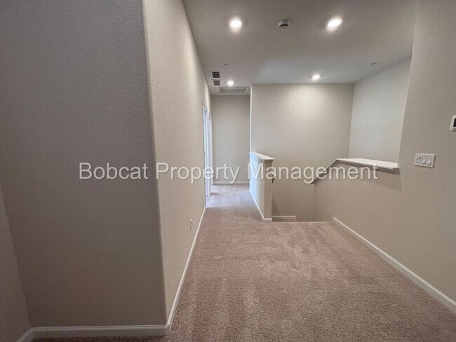 Building Photo - 852 Furlong Dr