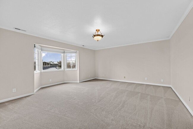 Building Photo - Stunning San Carlos 5 bedroom 4 bathroom House Available now