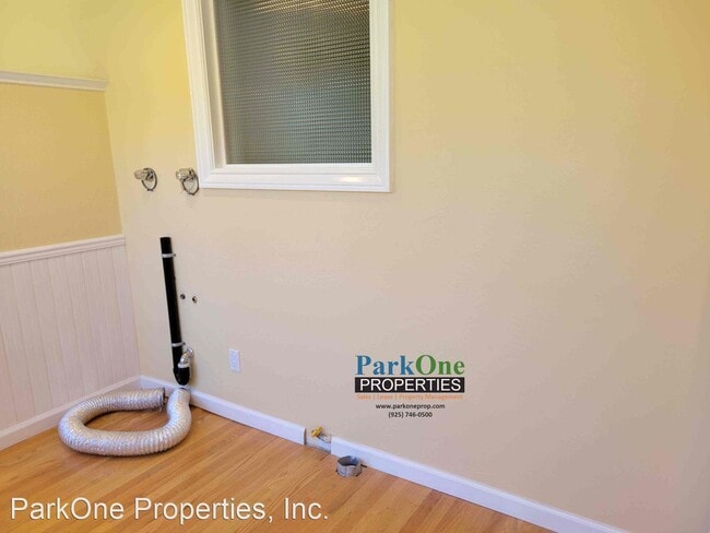 Building Photo - 3 br, 1.5 bath House - 3272 Sun Valley Avenue