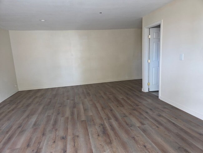 Building Photo - PRIVATE 3 bed/3 bath HOME + Office. NO OTHER UNITS ON PROPERTY.