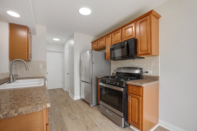 Building Photo - 40 N Waterford Dr