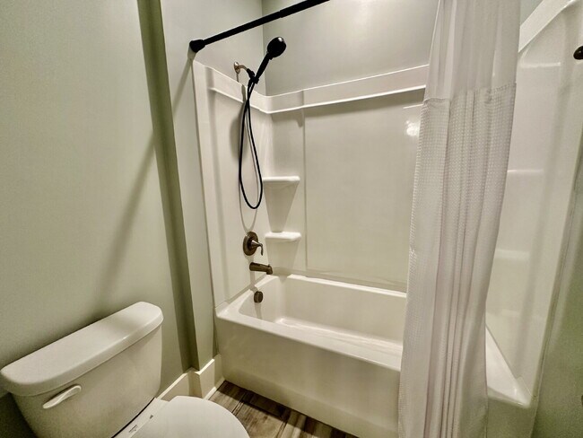 Building Photo - Beautiful Four Bedroom Fully Furnished Home Located in The Walk!