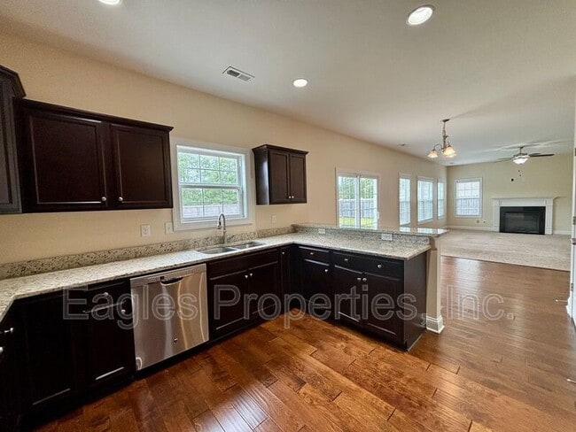 Building Photo - 114 Quail Hollow Dr