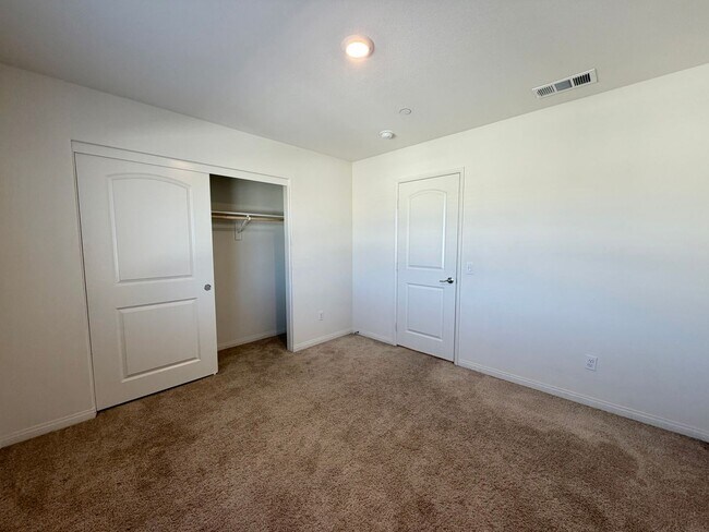 Building Photo - Solar Powered 4 Bedroom 3.5 Bath Sagewood Home with Private Casita & 3 Car Garage