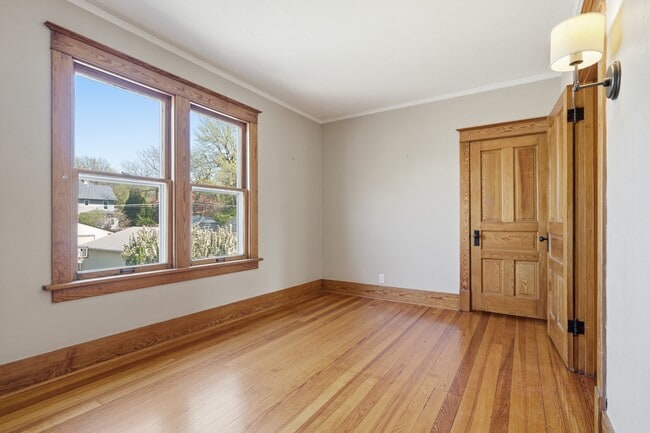 Building Photo - 1154 Hotz Ave