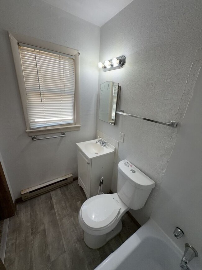 Building Photo - 1839 11th Ave Unit C