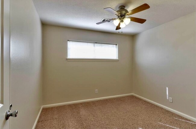 Building Photo - 2011 Stebbins Dr