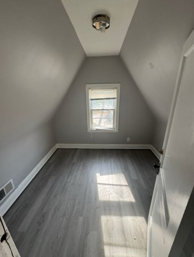 Building Photo - 2940 Vincent Ave N