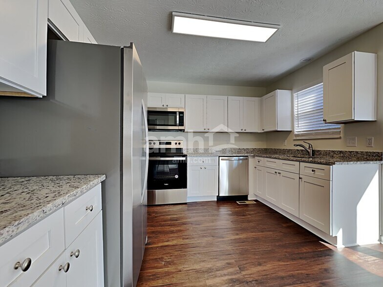 Building Photo - 5810 Matalin Ln