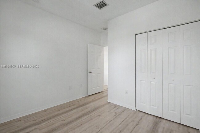 Building Photo - 975 NE 42nd Terrace