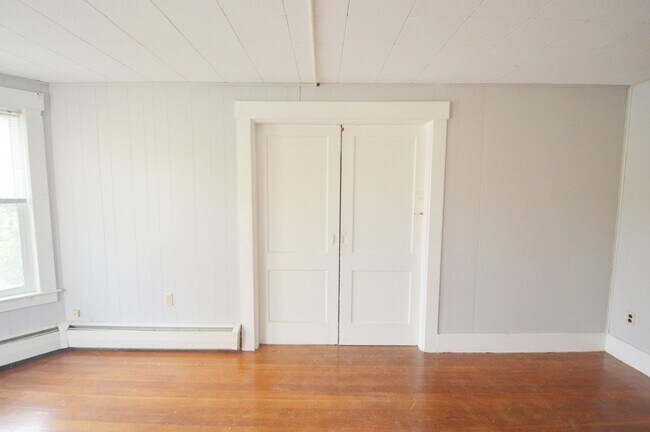 Building Photo - 38 Cascade St