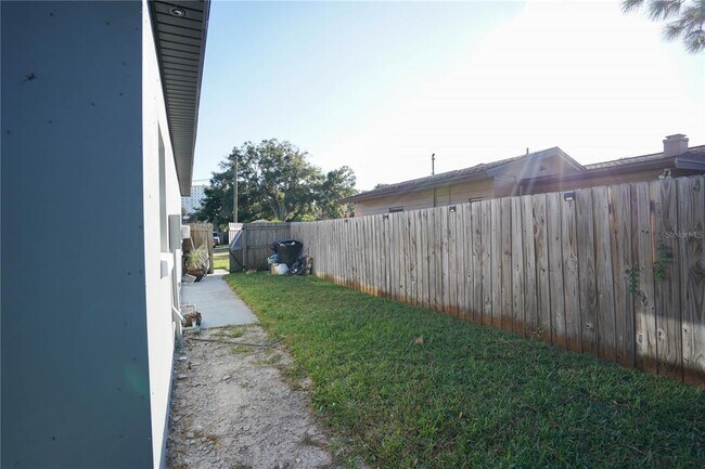 Building Photo - 5817 Dartmouth Ave N