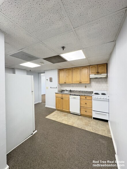 Building Photo - 475 Commonwealth Ave