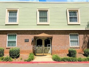 Building Photo - 2632 Park Rd