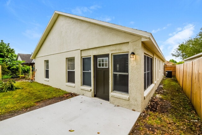 Building Photo - 141 Seville Pointe Ave