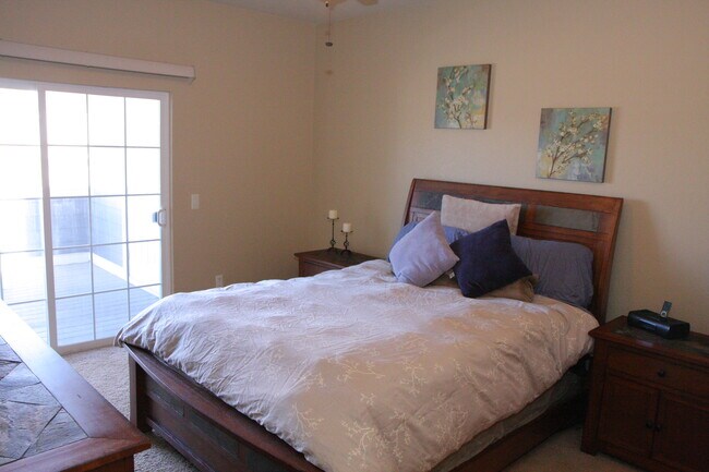 Building Photo - 2421 Owens Ave