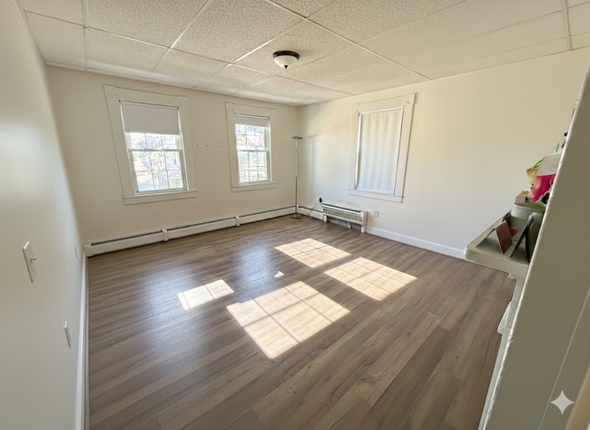 Building Photo - 22-24 Green St