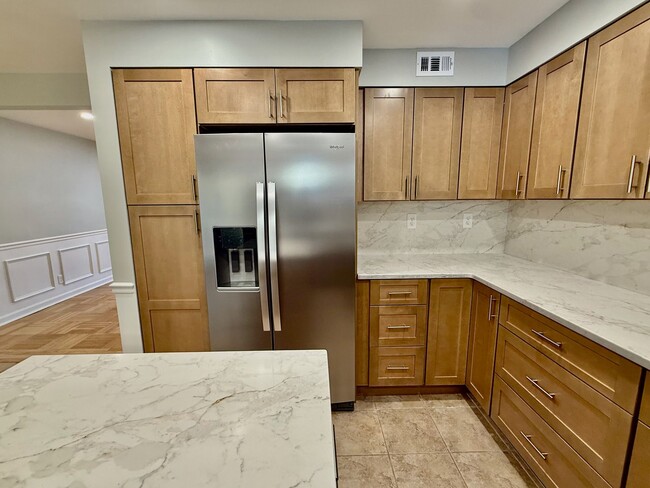 Building Photo - RARELY Offered completely RENOVATED PACKER PARK 3 Bedroom/2.5 Bath HOME w/ Central AC-HARDWOOD Fl...