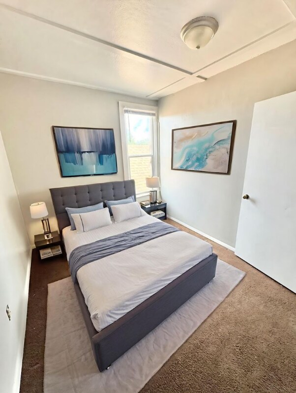 Building Photo - 1230 E Evans Ave