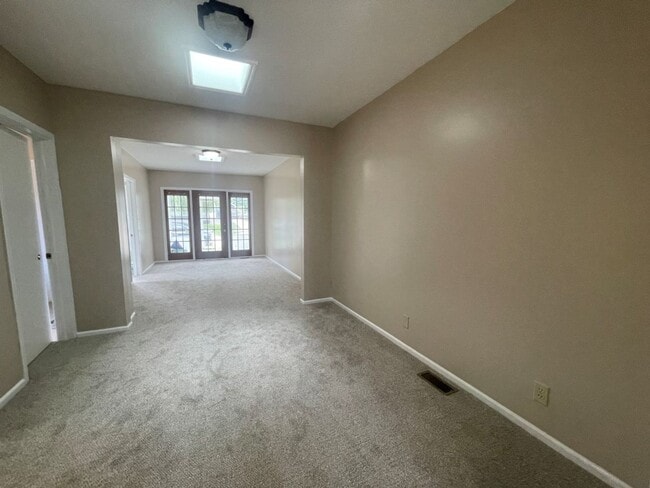 Building Photo - Home in Omaha for rent!
