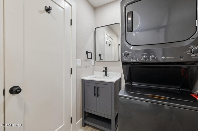 Building Photo - 16 Alamar St